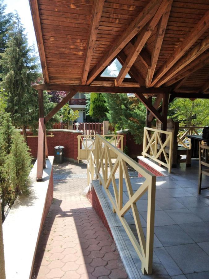 Francoise Szálló Balatonlelle Exterior foto