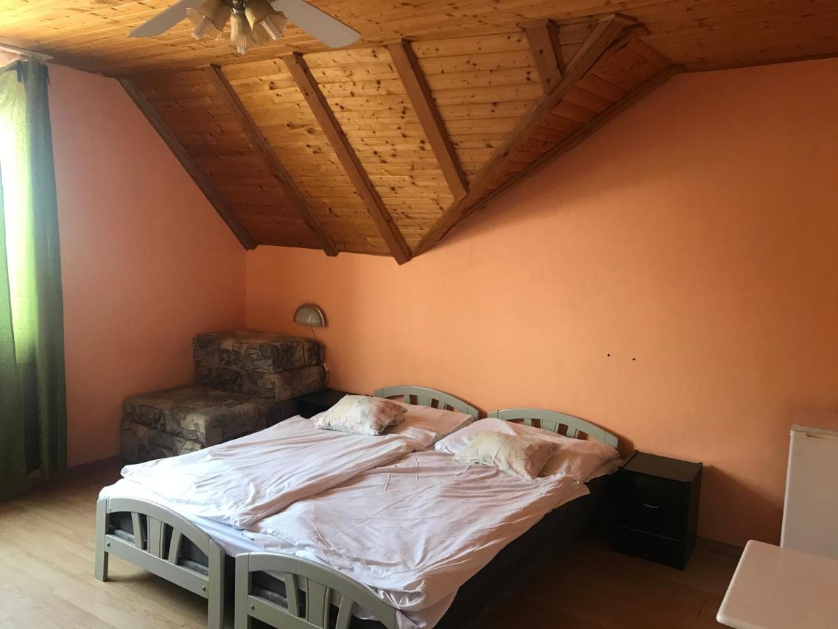 Francoise Szálló Balatonlelle Exterior foto
