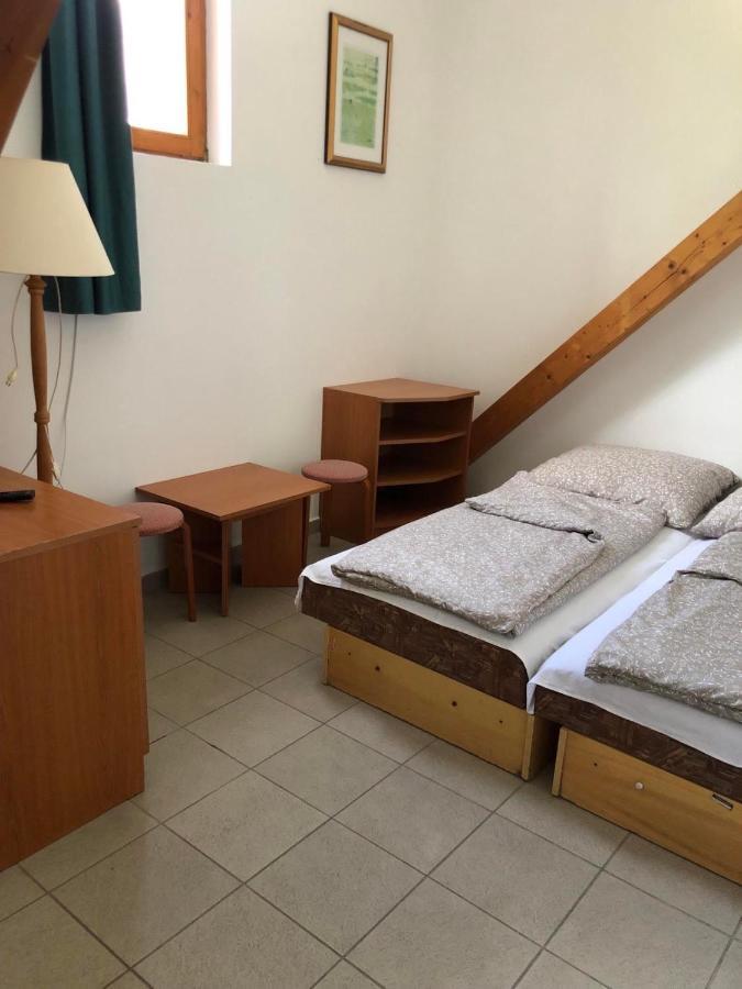 Francoise Szálló Balatonlelle Exterior foto